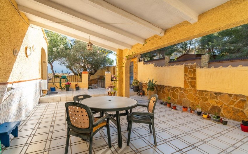 Resale - Villa -
Orihuela Costa - Villamartín