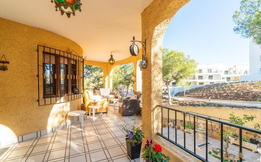 Resale - Villa -
Orihuela Costa - Villamartín