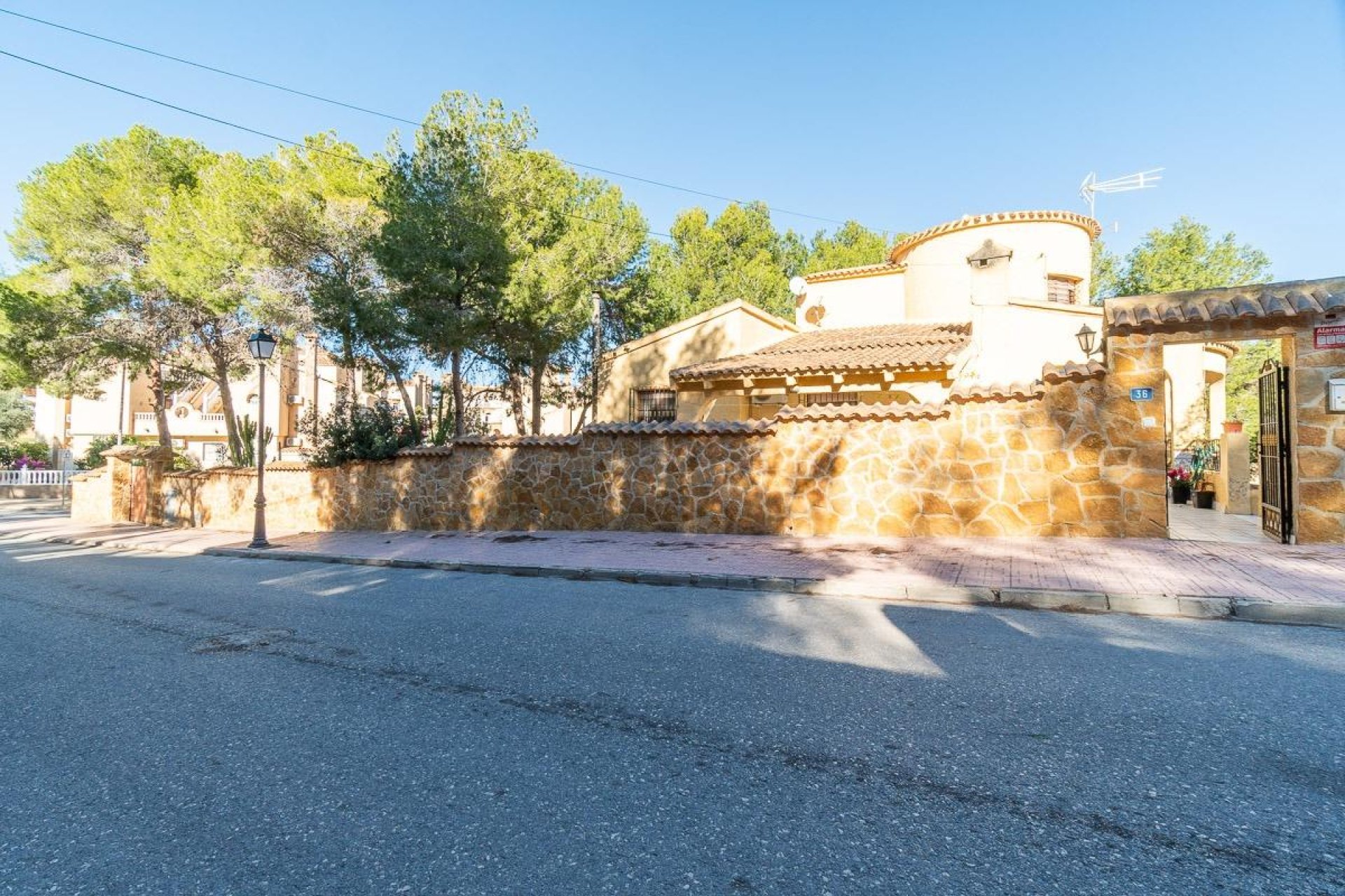 Resale - Villa -
Orihuela Costa - Villamartín