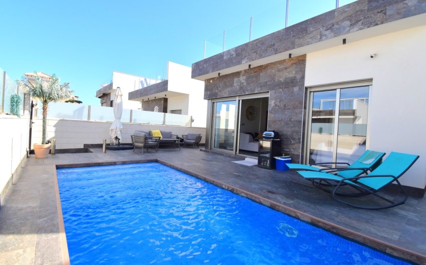 Resale - Villa -
Orihuela Costa - Villamartín