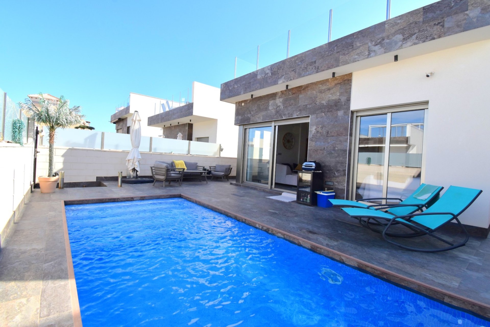 Resale - Villa -
Orihuela Costa - Villamartín