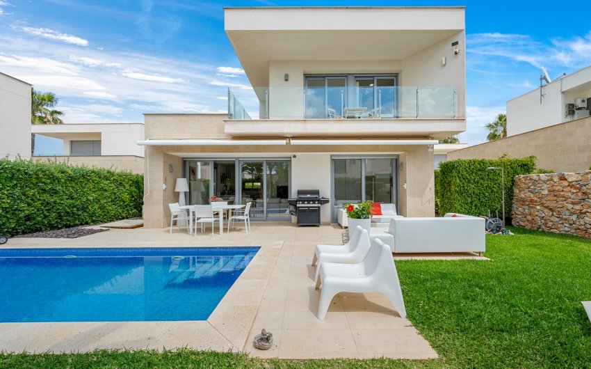 Resale - Villa -
Orihuela Costa - Vistabella