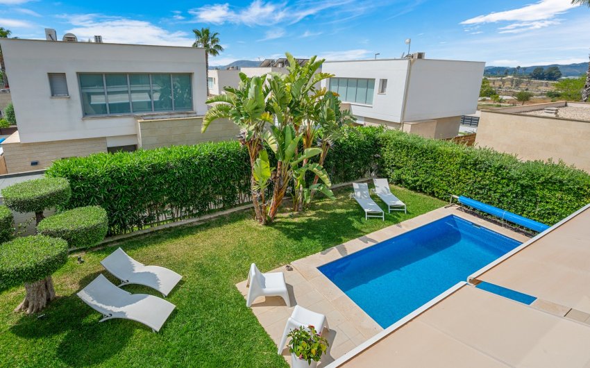 Resale - Villa -
Orihuela Costa - Vistabella