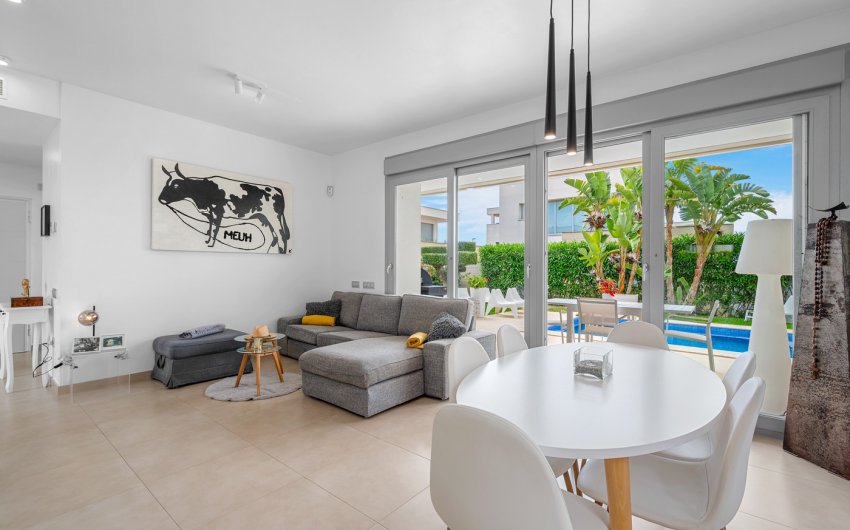 Resale - Villa -
Orihuela Costa - Vistabella