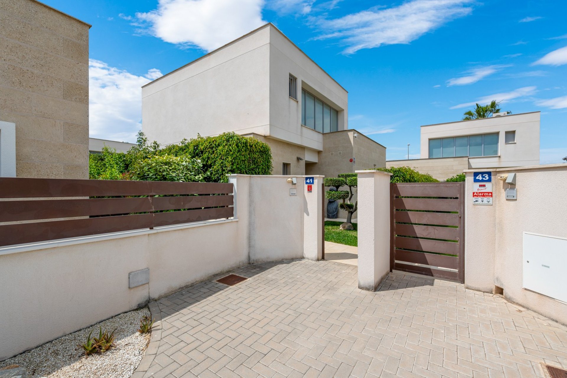 Resale - Villa -
Orihuela Costa - Vistabella