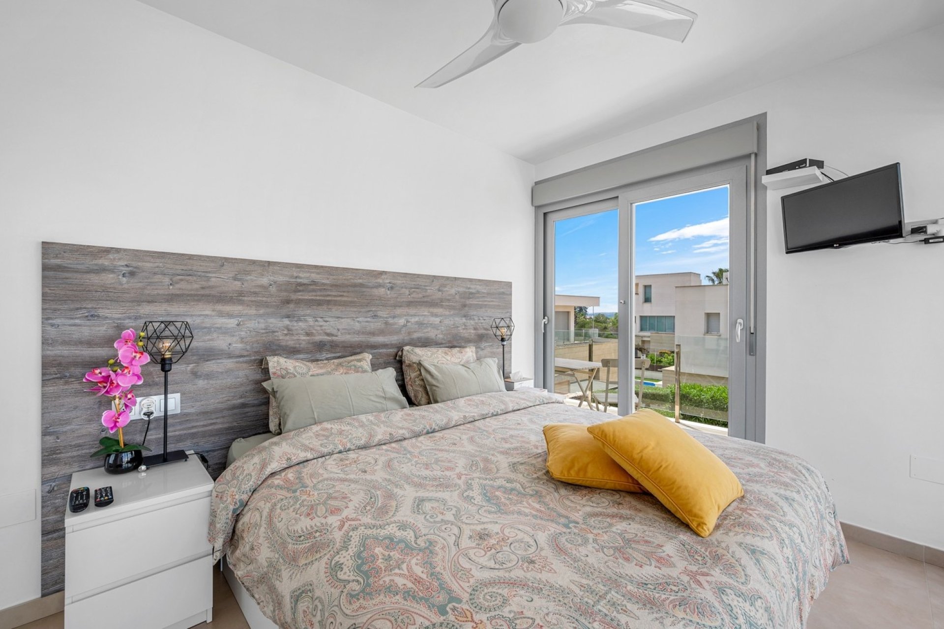 Resale - Villa -
Orihuela Costa - Vistabella