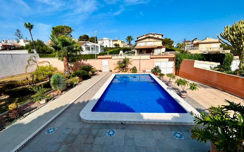 Resale - Villa -
Orihuela - Inland