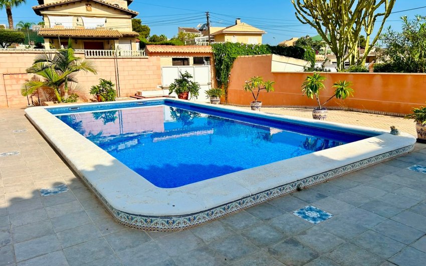 Resale - Villa -
Orihuela - Inland