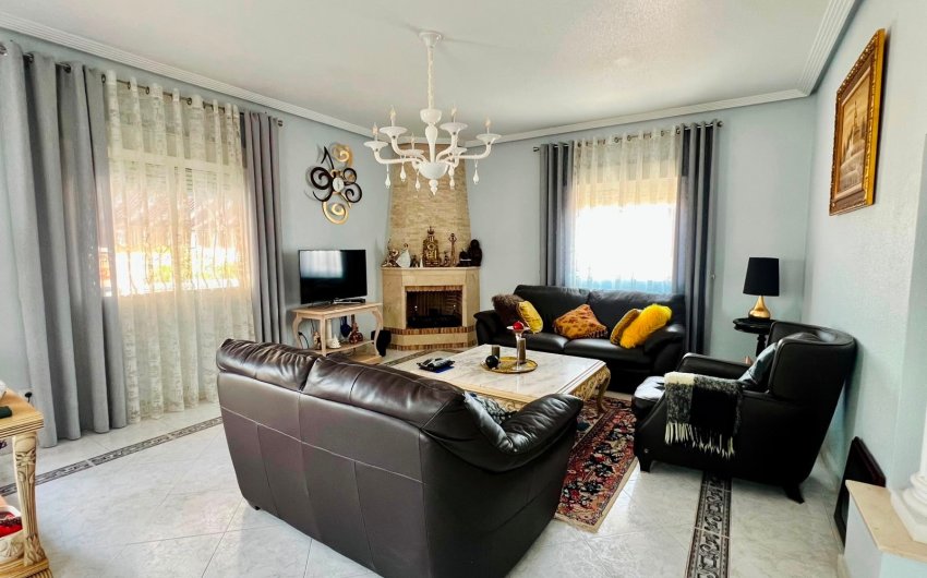Resale - Villa -
Orihuela - Inland