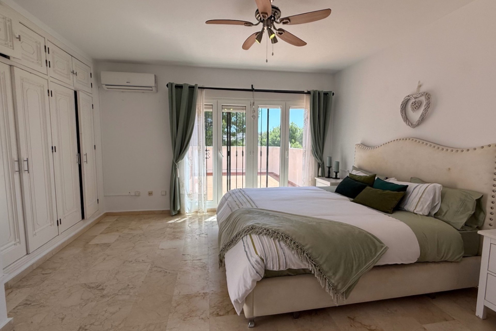 Resale - Villa -
Orihuela - Inland