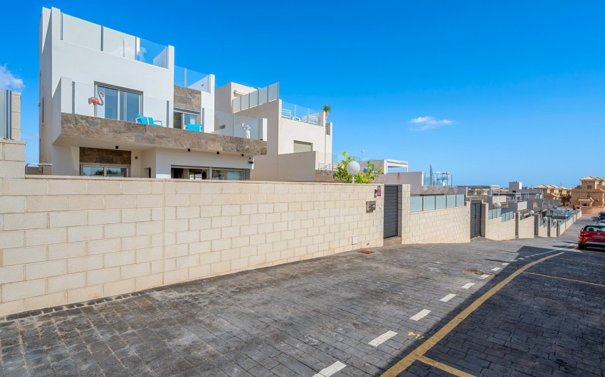 Resale - Villa -
Orihuela - Inland