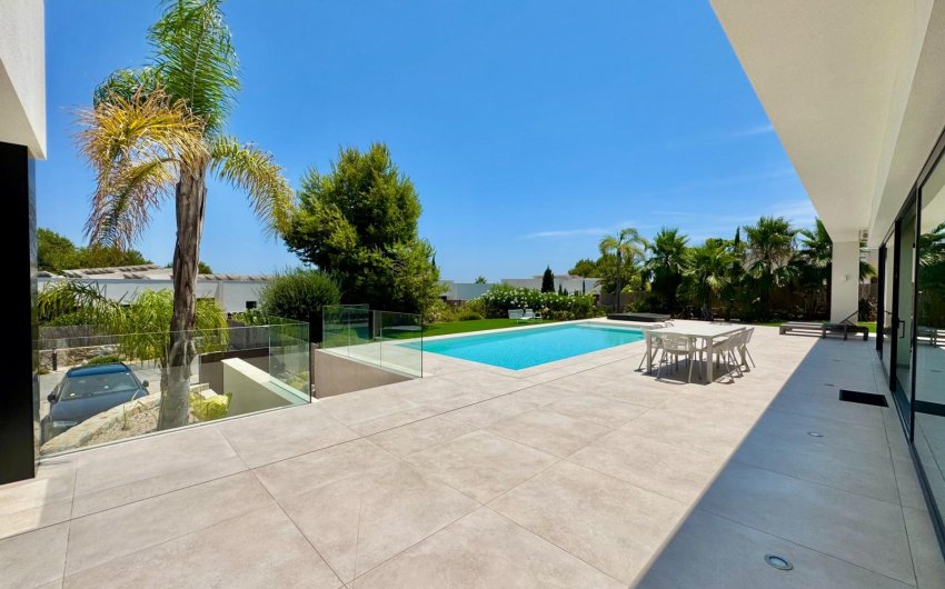 Resale - Villa -
Orihuela - Las Colinas Golf