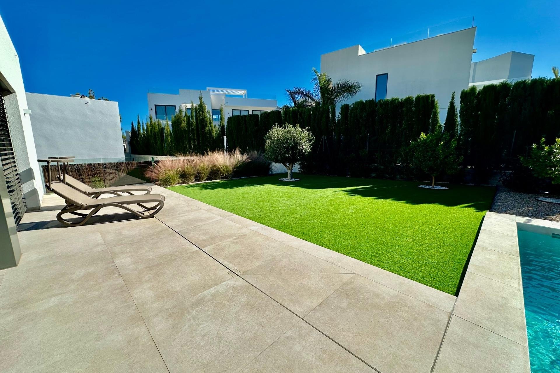 Resale - Villa -
Orihuela - Las Colinas Golf