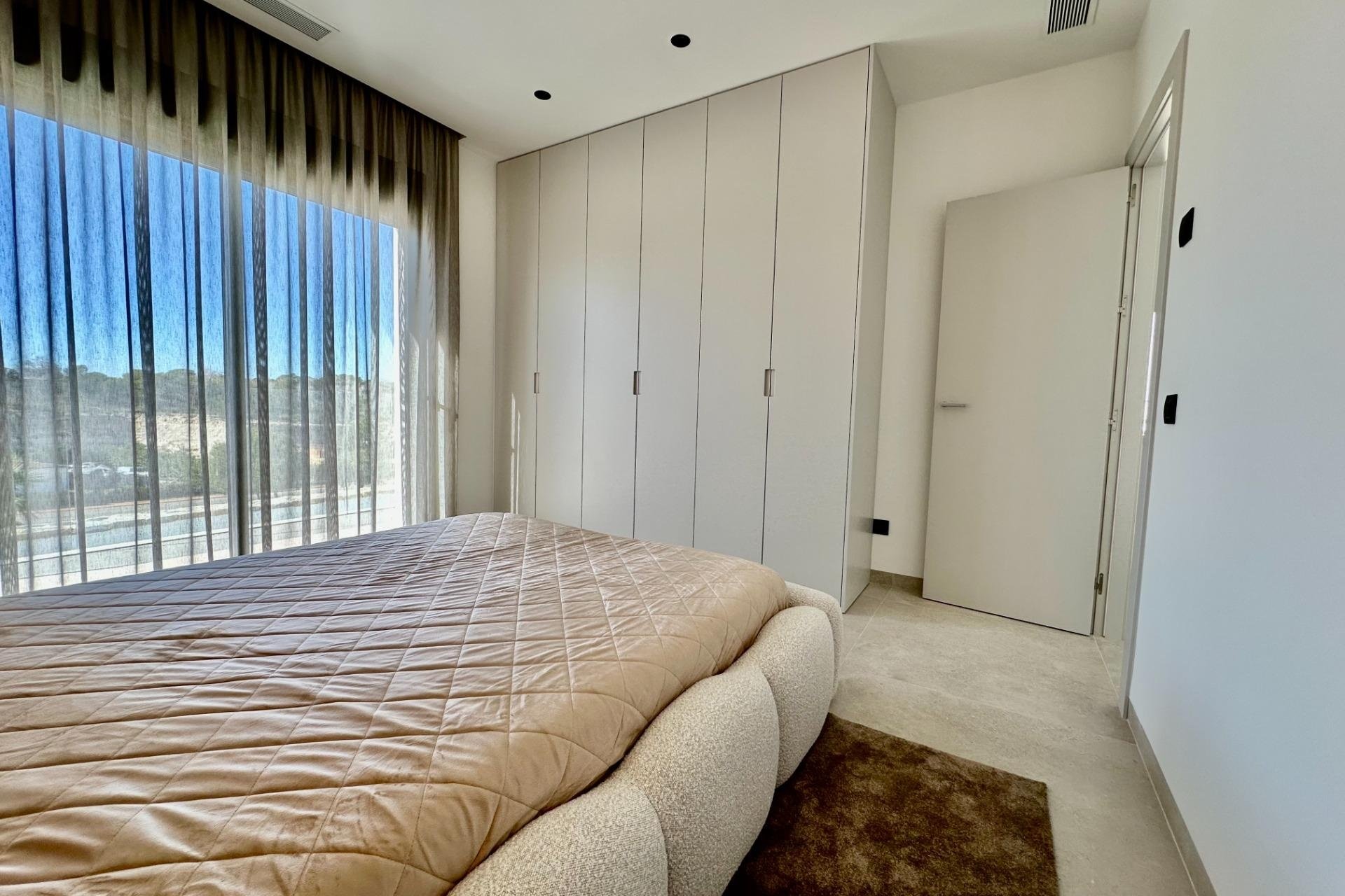 Resale - Villa -
Orihuela - Las Colinas Golf