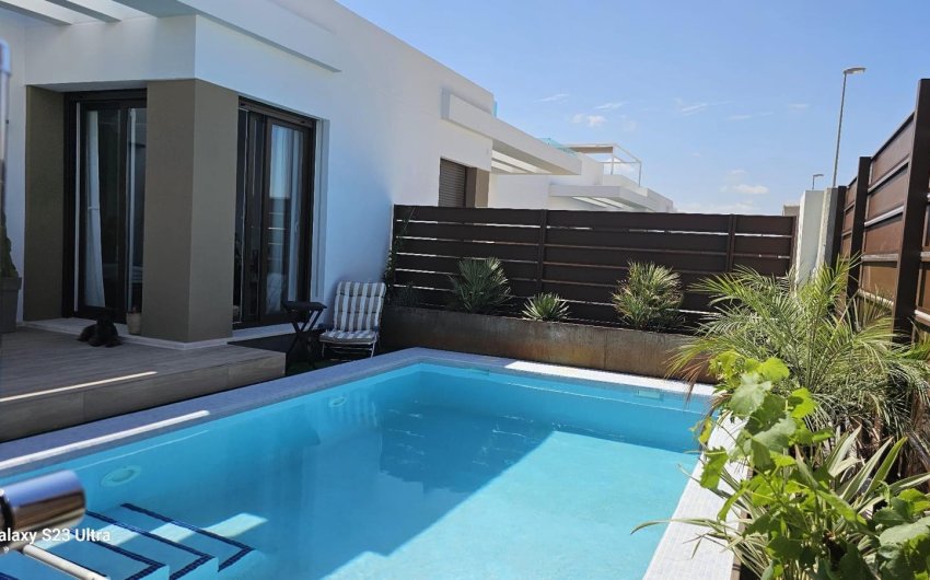 Resale - Villa -
Orihuela - Vistabella