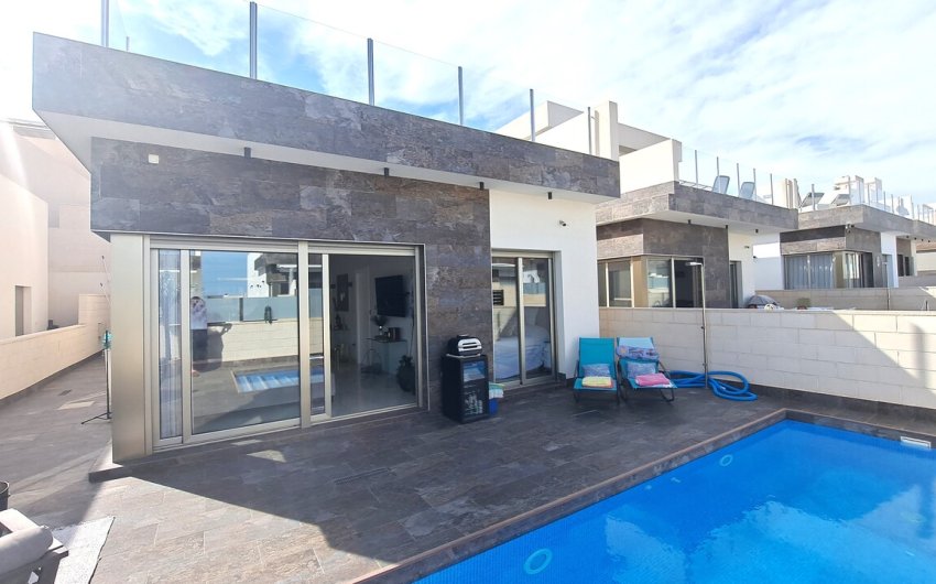 Resale - Villa -
Pau 26 - Villamartin