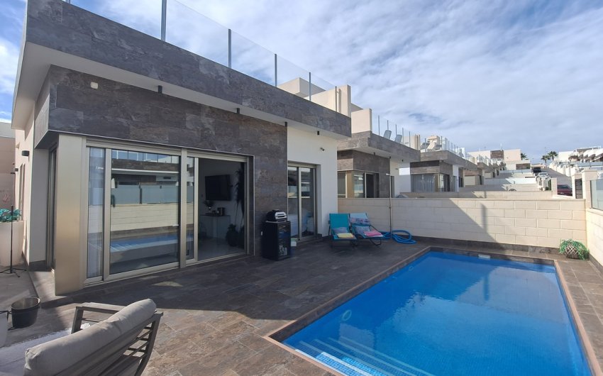 Resale - Villa -
Pau 26 - Villamartin