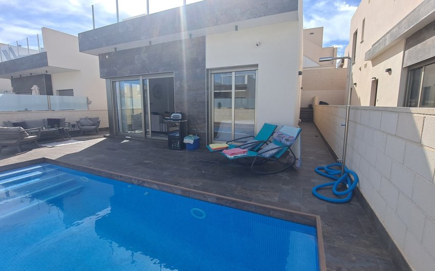 Resale - Villa -
Pau 26 - Villamartin