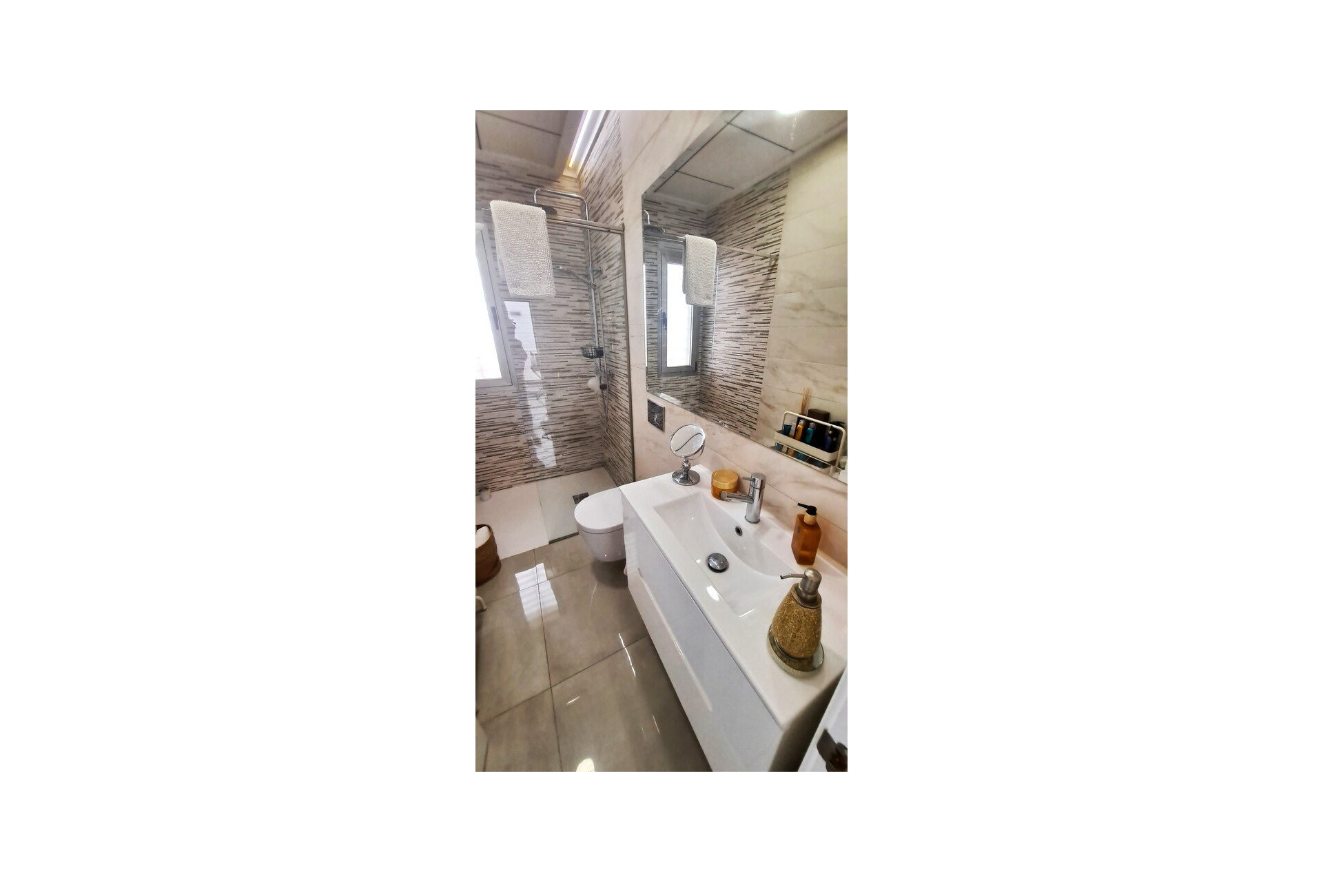 Resale - Villa -
Pau 26 - Villamartin