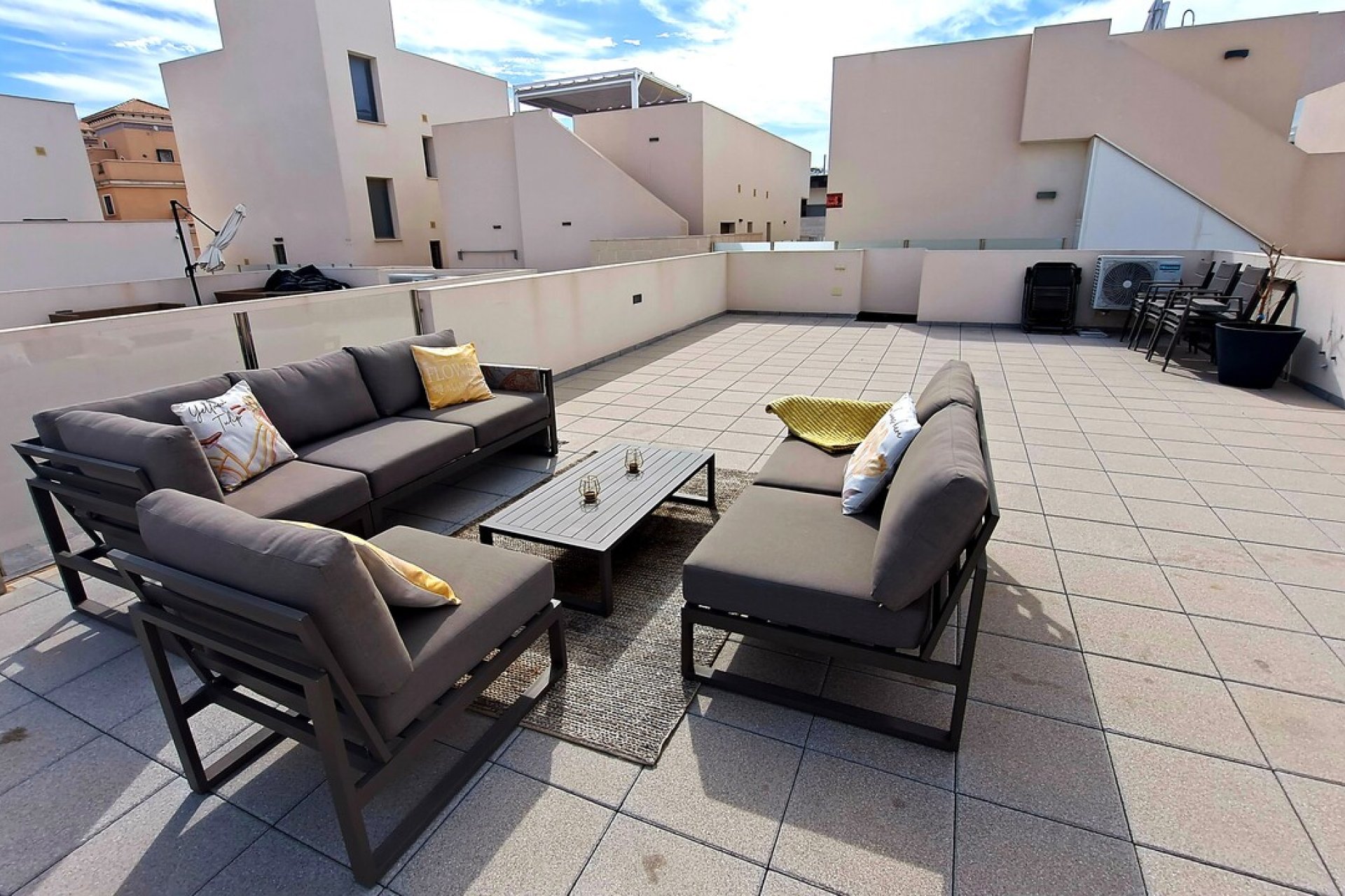 Resale - Villa -
Pau 26 - Villamartin