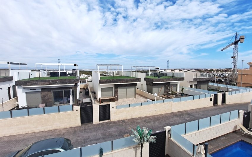 Resale - Villa -
Pau 26 - Villamartin