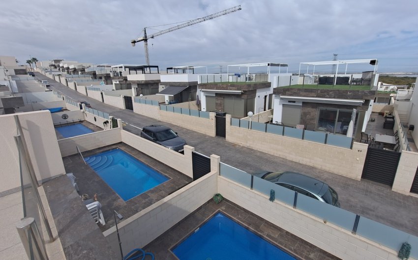 Resale - Villa -
Pau 26 - Villamartin