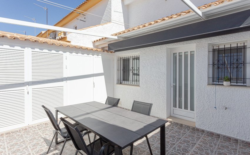 Resale - Villa -
Pilar de la Horadada - Costa Blanca
