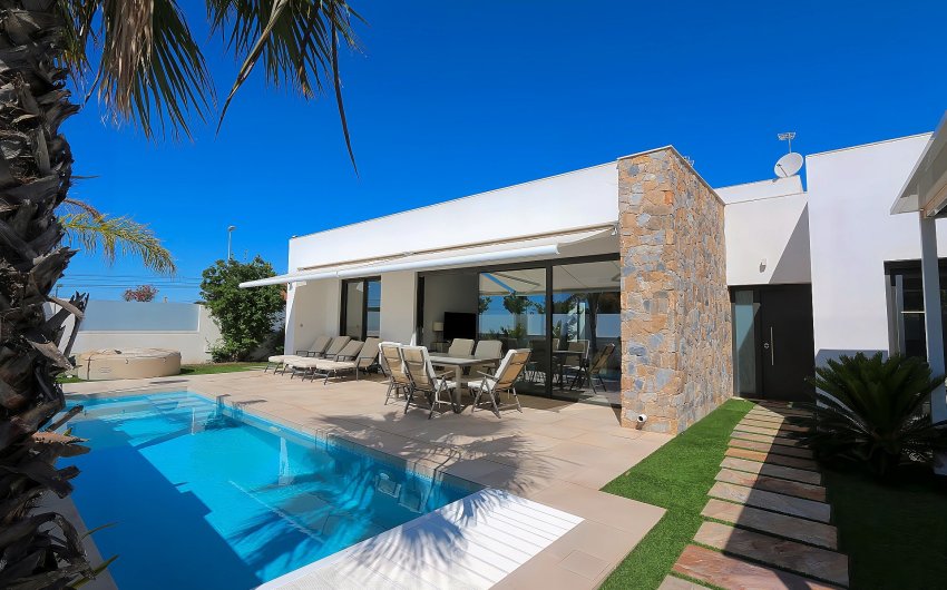 Resale - Villa -
Pilar de la Horadada - Costa Blanca