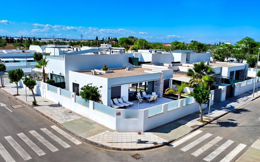 Resale - Villa -
Pilar de la Horadada - Costa Blanca