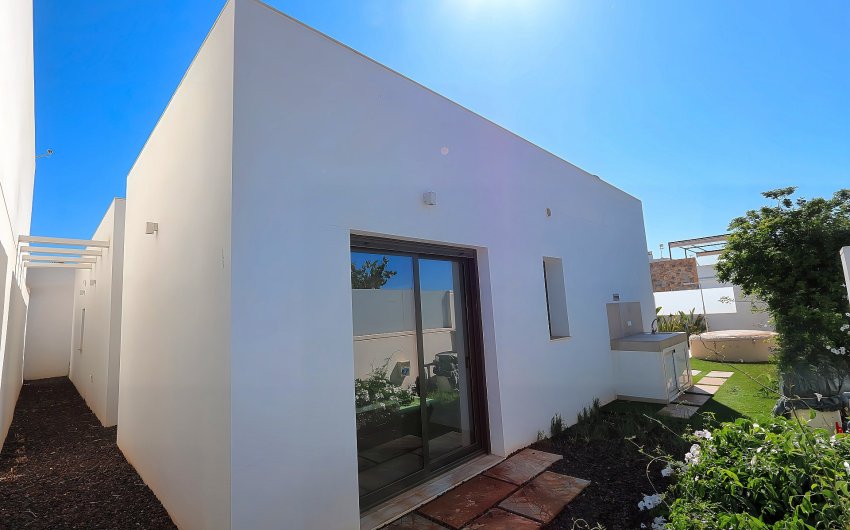 Resale - Villa -
Pilar de la Horadada - Costa Blanca