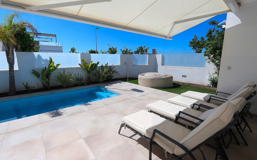 Resale - Villa -
Pilar de la Horadada - Costa Blanca