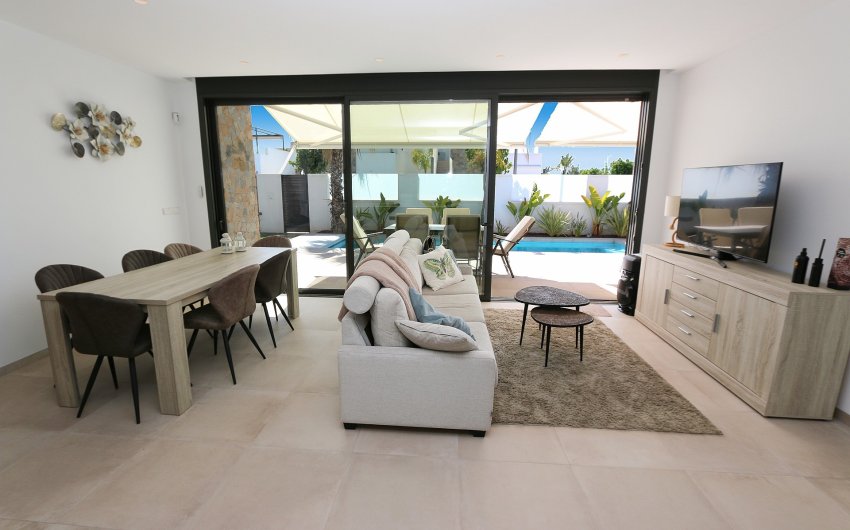 Resale - Villa -
Pilar de la Horadada - Costa Blanca