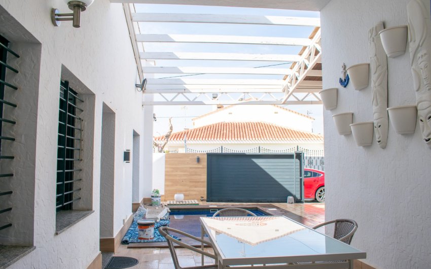 Resale - Villa -
Pilar de la Horadada - Torre de la Horadada