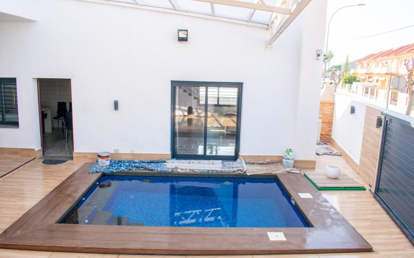 Resale - Villa -
Pilar de la Horadada - Torre de la Horadada