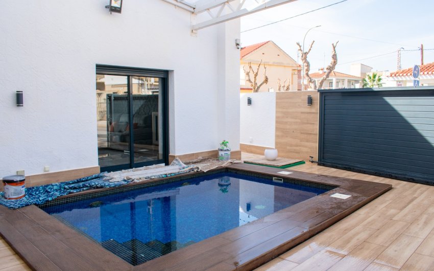 Resale - Villa -
Pilar de la Horadada - Torre de la Horadada