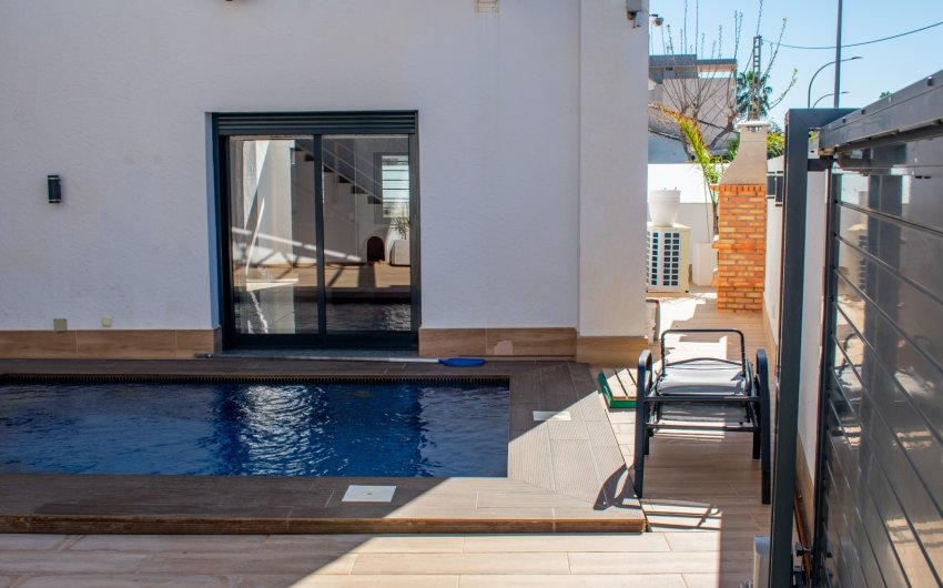 Resale - Villa -
Pilar de la Horadada - Torre de la Horadada