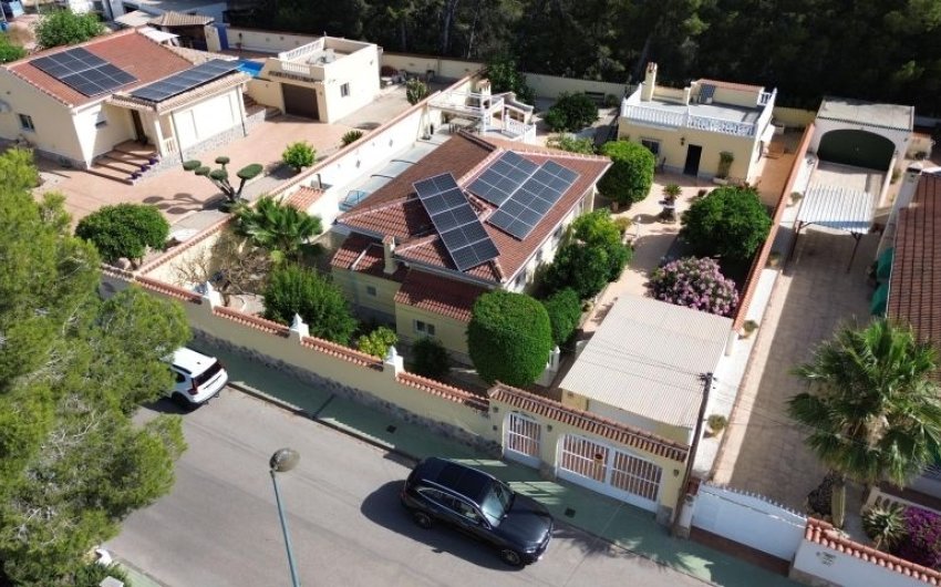 Resale - Villa -
Pinar de Campoverde - Inland