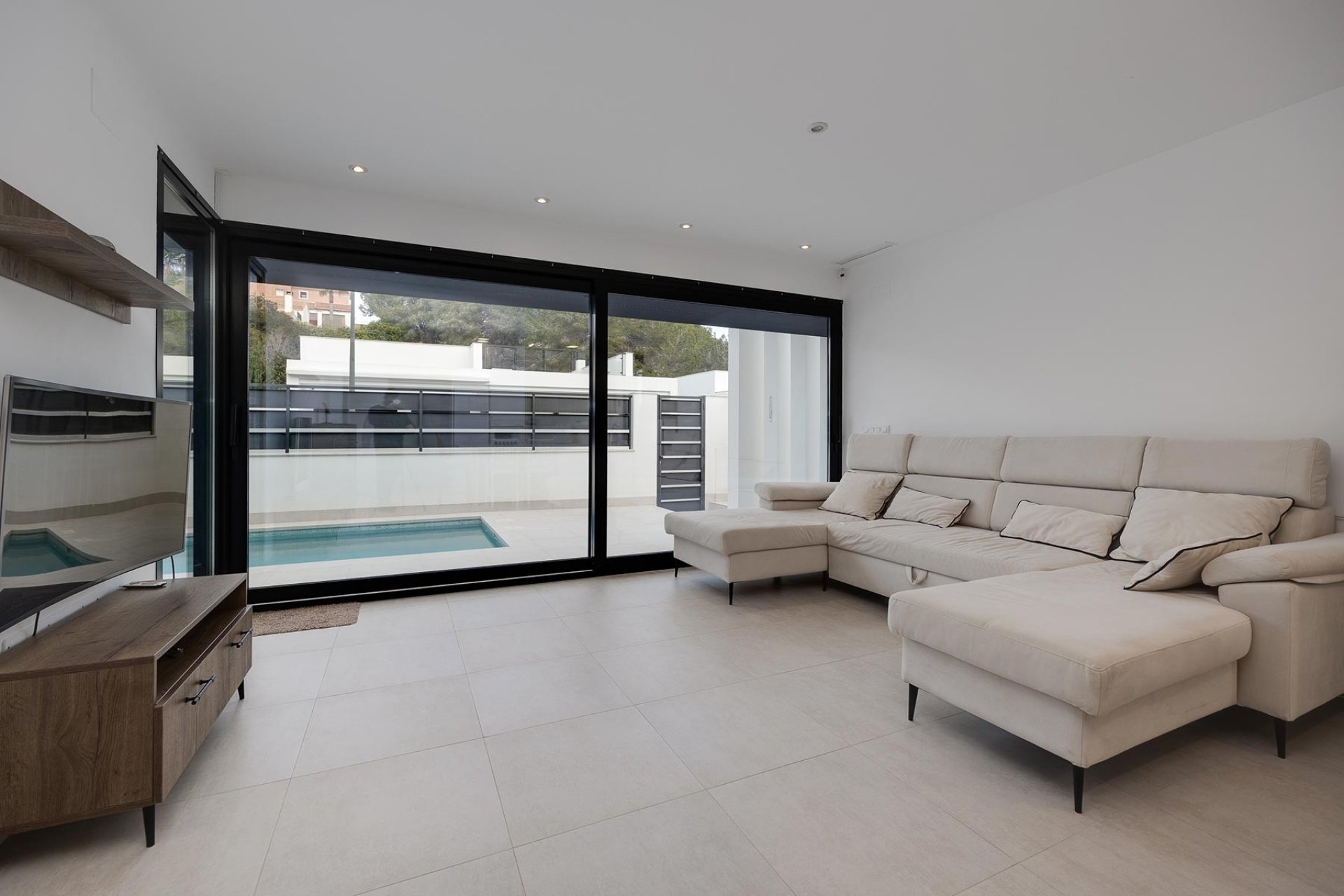 Resale - Villa -
Pinar de Campoverde - Inland