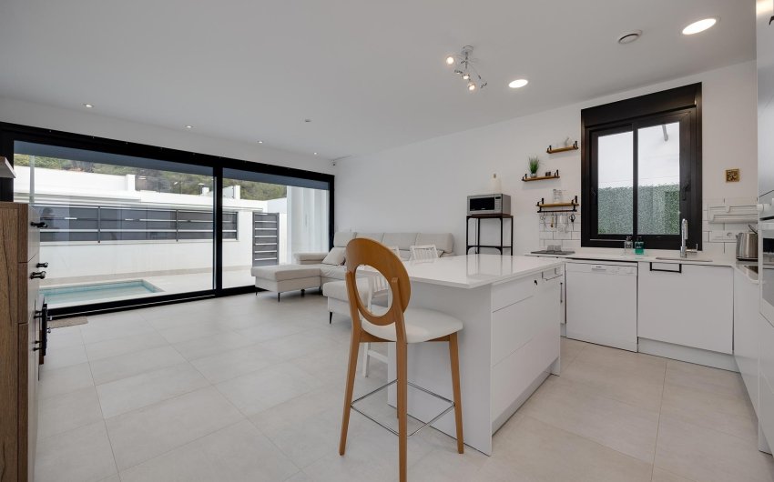 Resale - Villa -
Pinar de Campoverde - Inland