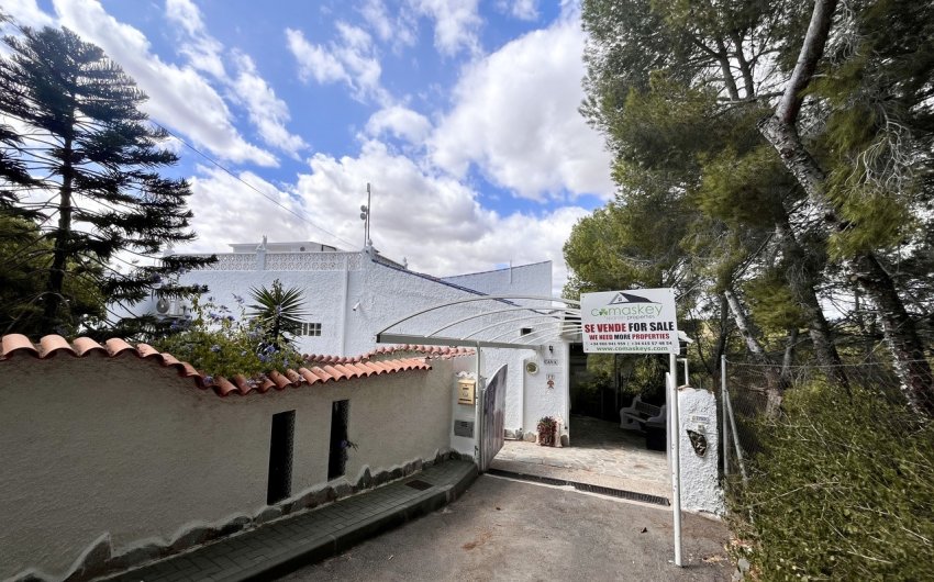Resale - Villa -
Pinar de Campoverde - Inland