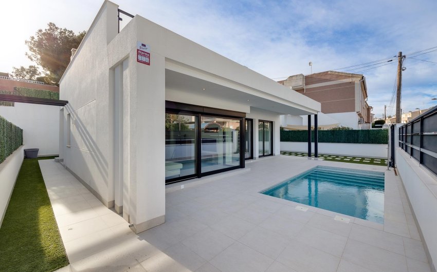 Resale - Villa -
Pinar de Campoverde - Inland