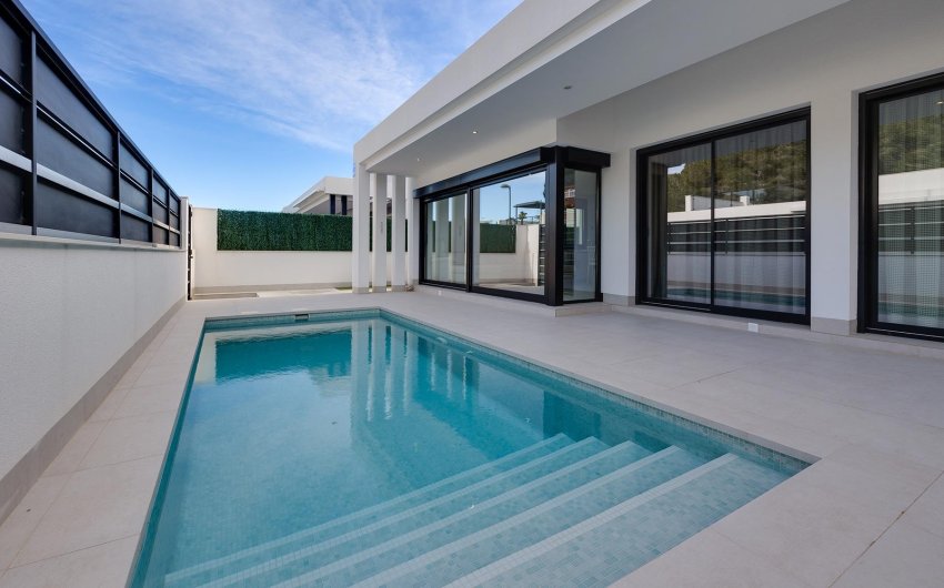 Resale - Villa -
Pinar de Campoverde - Inland