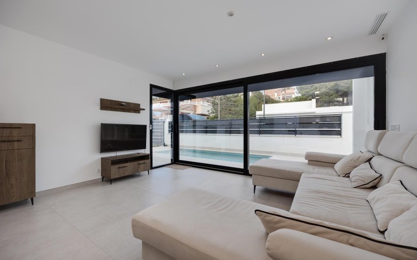 Resale - Villa -
Pinar de Campoverde - Inland