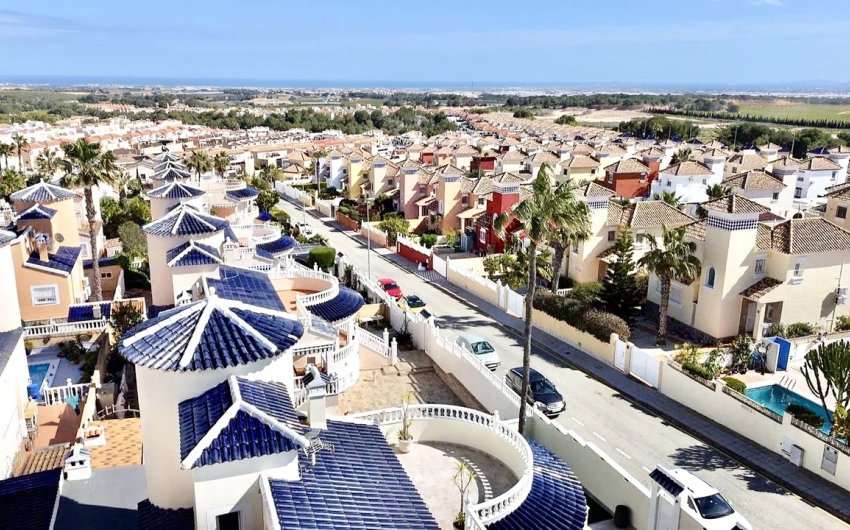 Resale - Villa -
Pinar de Campoverde - Inland