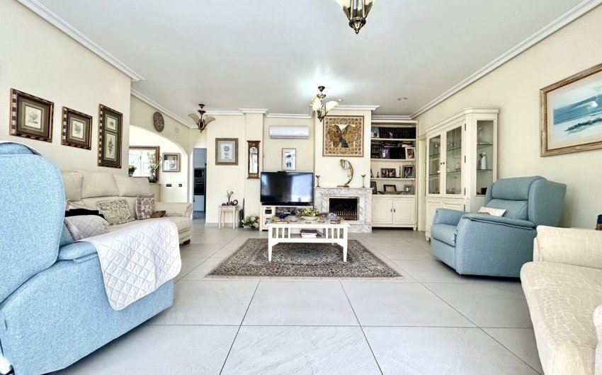 Resale - Villa -
Pinar de Campoverde - Inland