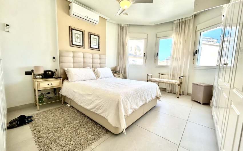 Resale - Villa -
Pinar de Campoverde - Inland