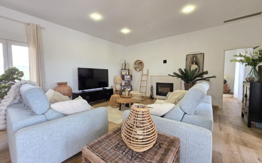 Resale - Villa -
Pinoso - Inland