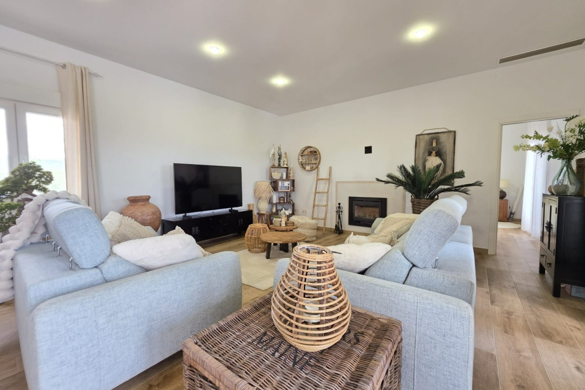 Resale - Villa -
Pinoso - Inland