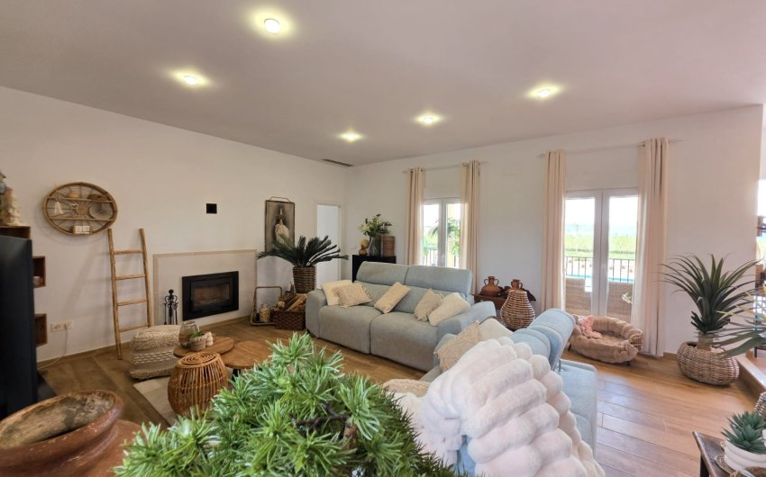 Resale - Villa -
Pinoso - Inland