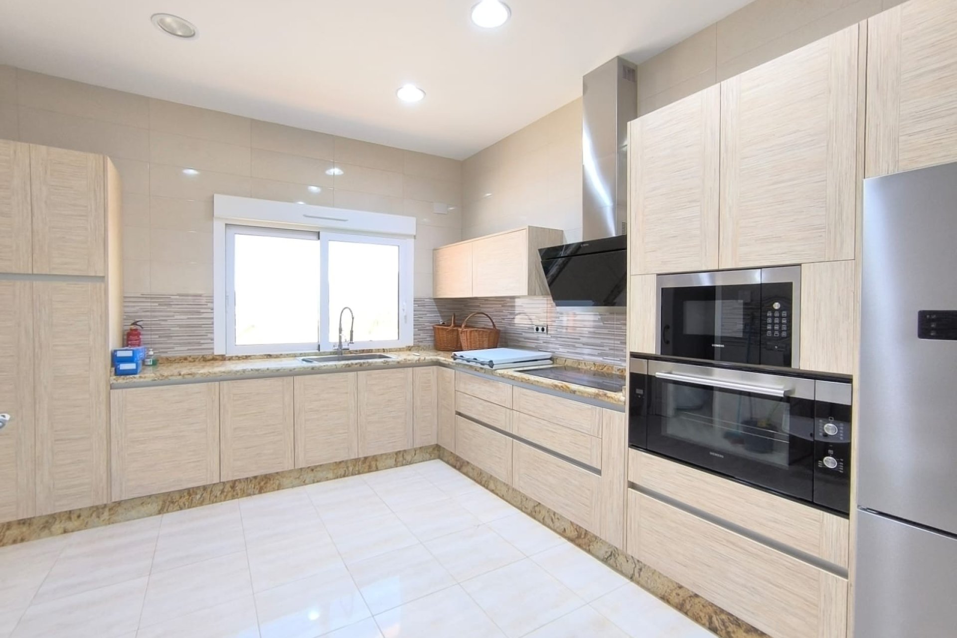 Resale - Villa -
Pinoso - Inland